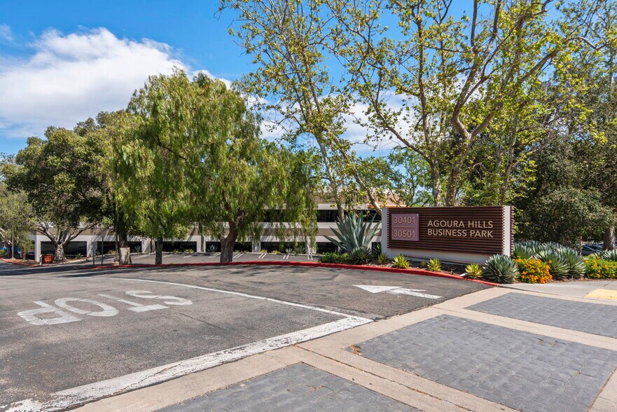 30501 Agoura Rd, Agoura Hills, CA à louer - Photo de l’immeuble – Image 3 sur 22