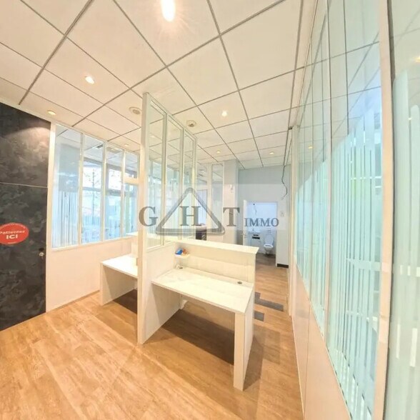 Local commercial dans Créteil à vendre - Photo de l’immeuble – Image 2 sur 8