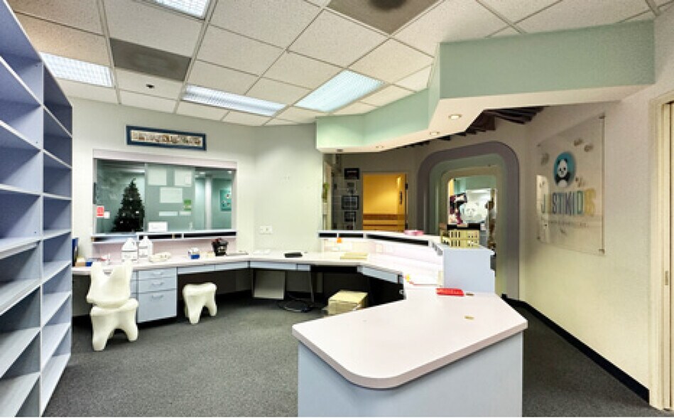 1895 Mowry Ave, Fremont, CA à vendre - Photo de l’immeuble – Image 3 sur 14