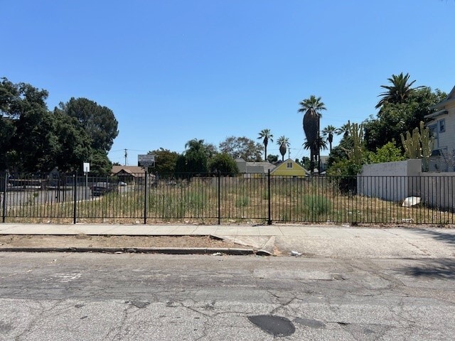247 Rebecca St, Pomona, CA à vendre - Photo de l’immeuble – Image 2 sur 3