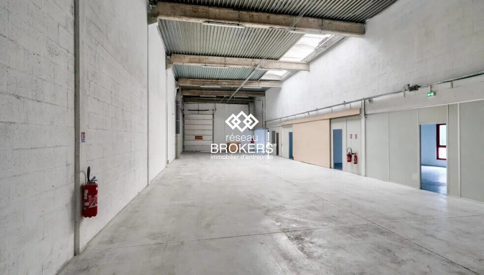 Industriel/Logistique dans Éragny à louer - Photo de l’immeuble – Image 1 sur 2
