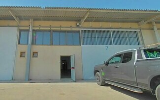 Plus de détails pour Local d'activités à louer