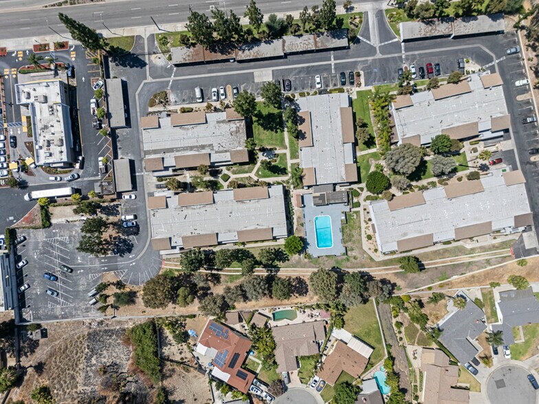 2601 E Valley Blvd, West Covina, CA à vendre - Photo de l’immeuble – Image 1 sur 23