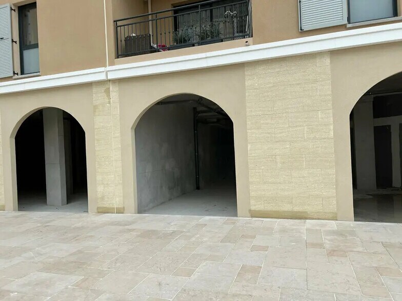 Local commercial dans Aix-en-Provence à louer - Photo de l’immeuble – Image 3 sur 6