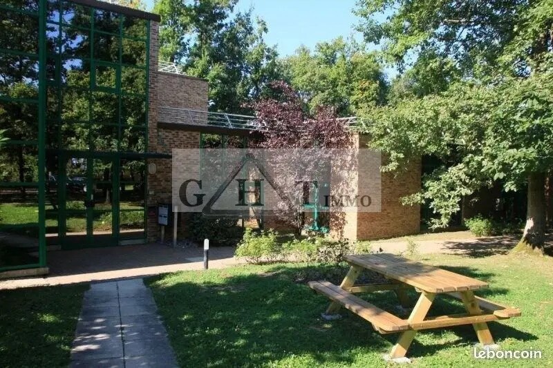 Bureau dans Montlhéry à louer - Photo de l’immeuble – Image 1 sur 6