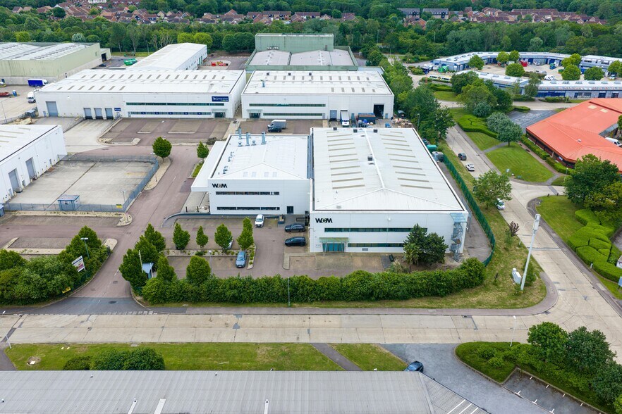 Fenton Way, Basildon à vendre - Photo de l’immeuble – Image 1 sur 8