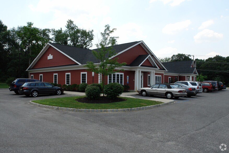 2C Eastwick Dr, Gibbsboro, NJ à vendre - Photo de l’immeuble – Image 2 sur 2