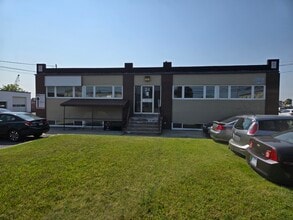 24 Bentley Ave, Ottawa, ON à louer Photo de l’immeuble– Image 1 sur 1