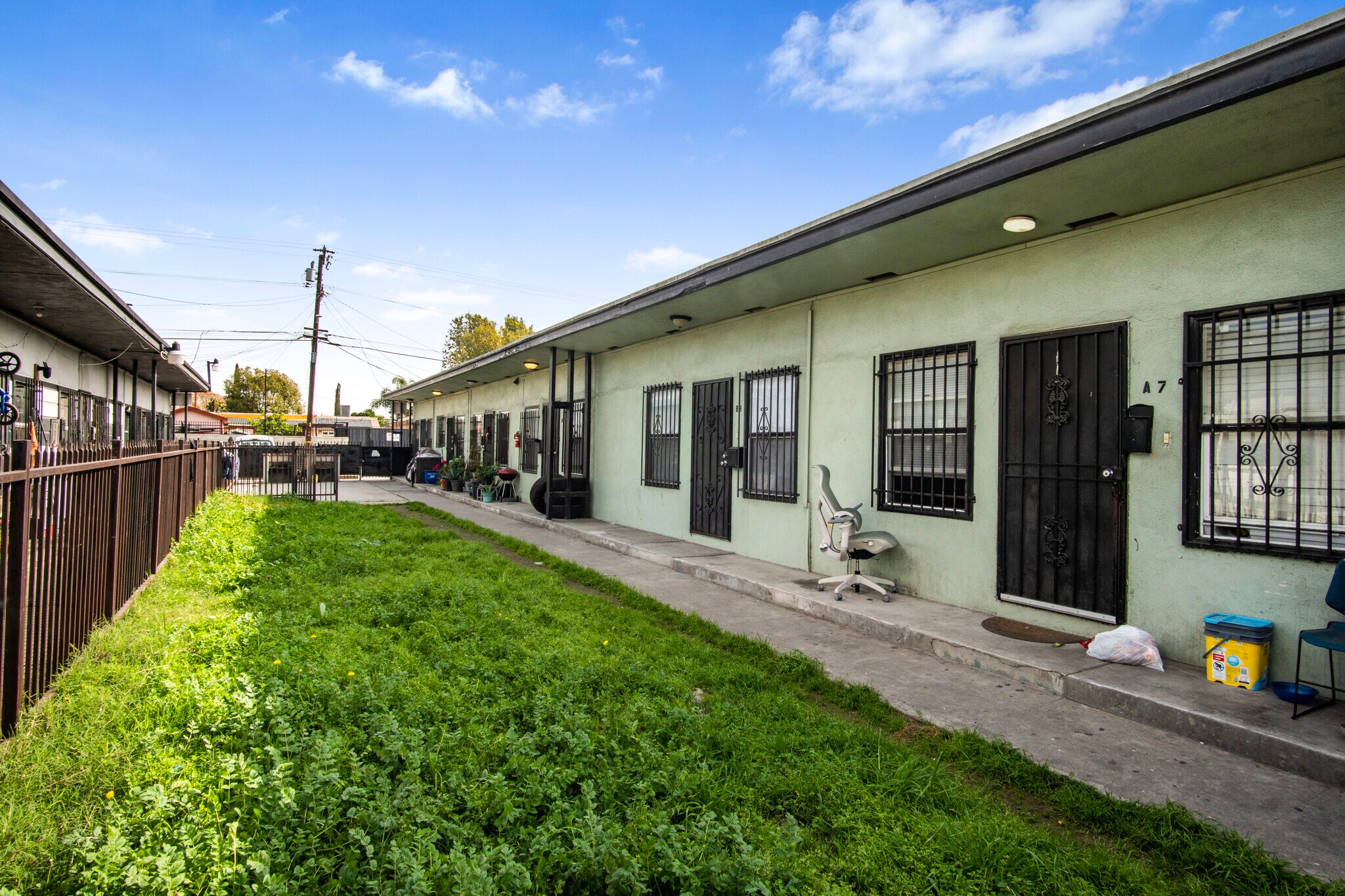 15412 S Atlantic Ave, Compton, CA à vendre Photo principale– Image 1 sur 14