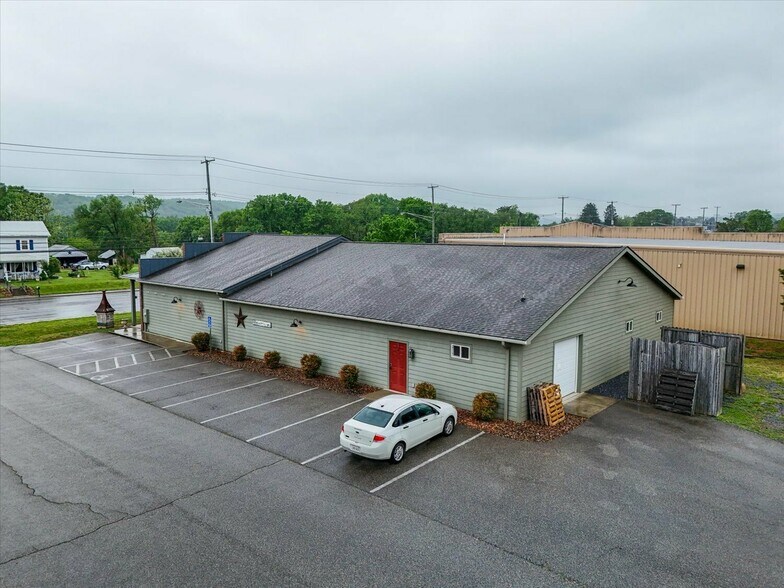 2821 W Main St, Salem, VA à louer - Photo de l’immeuble – Image 3 sur 9