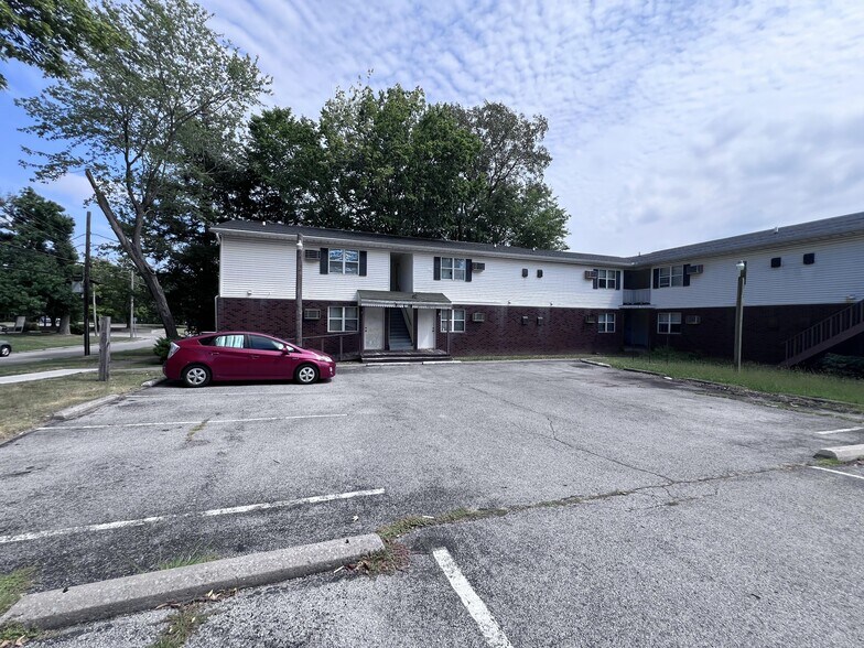 605 W College St, Carbondale, IL à vendre - Photo de l’immeuble – Image 2 sur 11