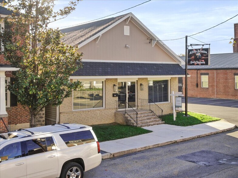 128 W 3rd St, Waynesboro, PA à vendre - Photo de l’immeuble – Image 2 sur 50