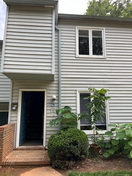 1931 Mereview Ct, Charlotte, NC à vendre - Photo de l’immeuble – Image 2 sur 28