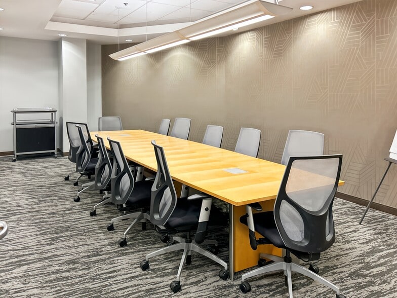 1024 Iron Point Rd, Folsom, CA à louer - Photo intérieure – Image 2 sur 22