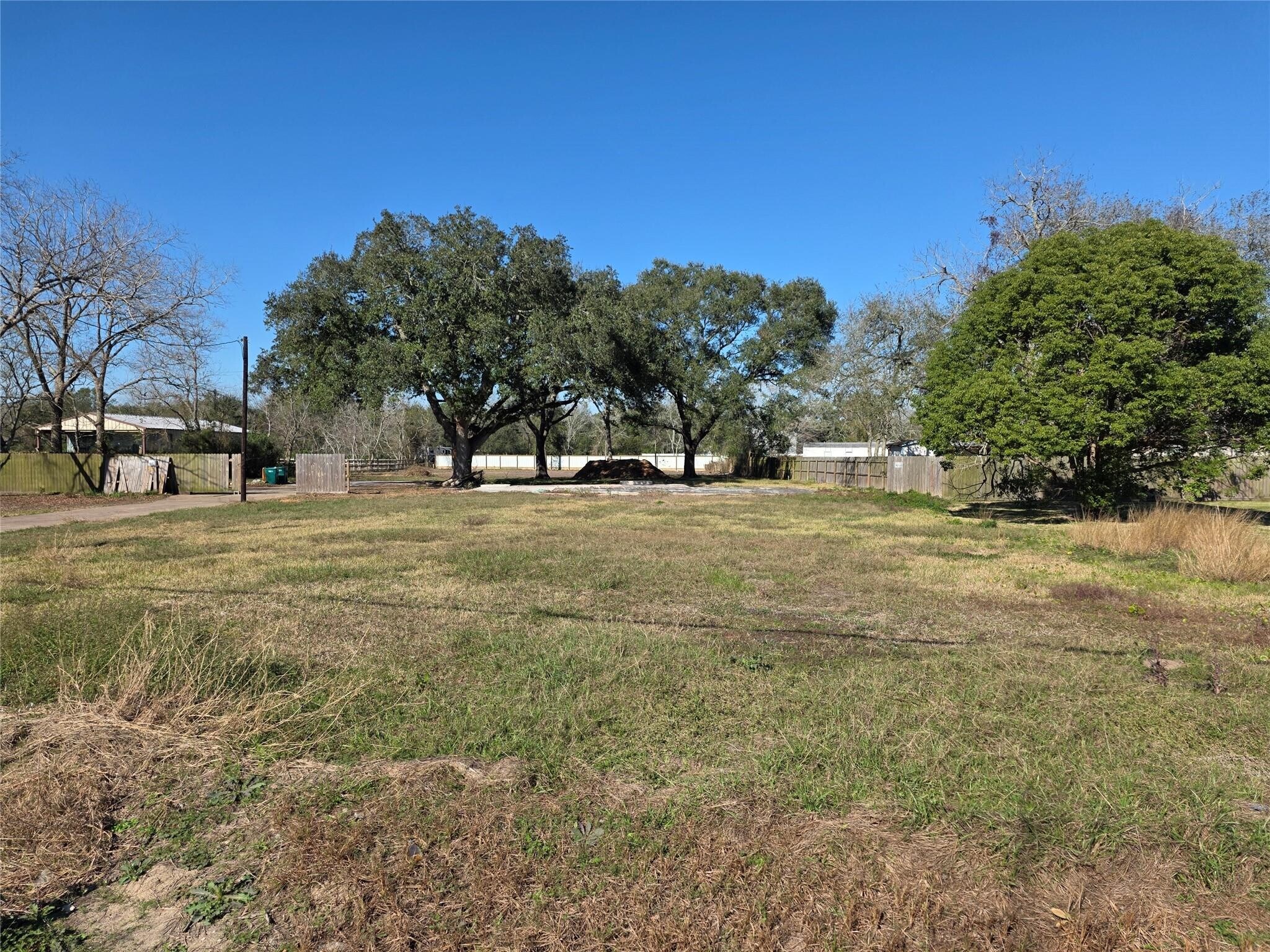414 Gordy Rd, Bacliff, TX à louer Photo principale– Image 1 sur 13
