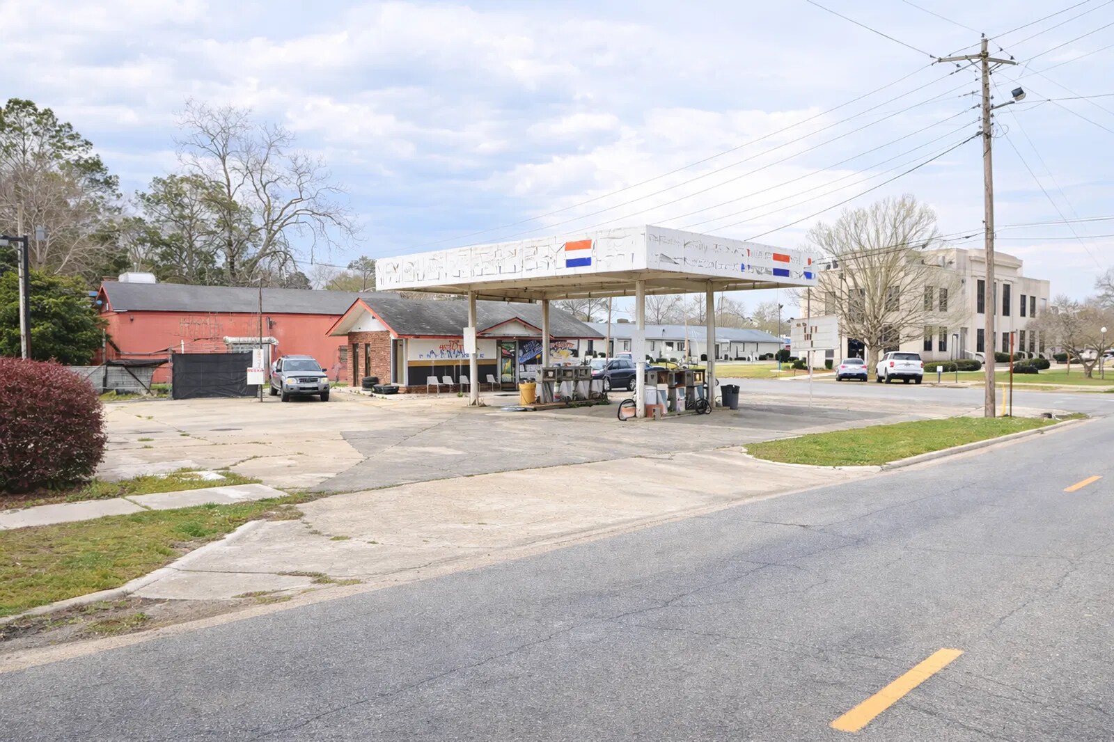 300 N Hutchinson Ave, Adel, GA à vendre Photo principale– Image 1 sur 4