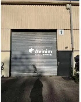 Local d’activités dans Saint-Vincent-de-Mercuze à louer Photo de l’immeuble– Image 1 sur 2