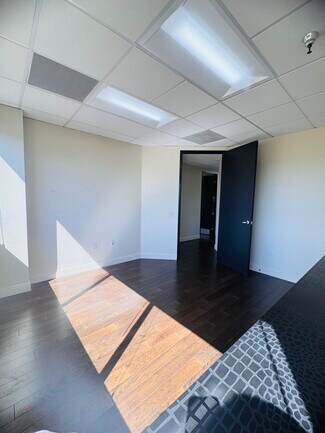 Plus de détails pour 21731 Ventura Blvd, Woodland Hills, CA - Bureau à louer