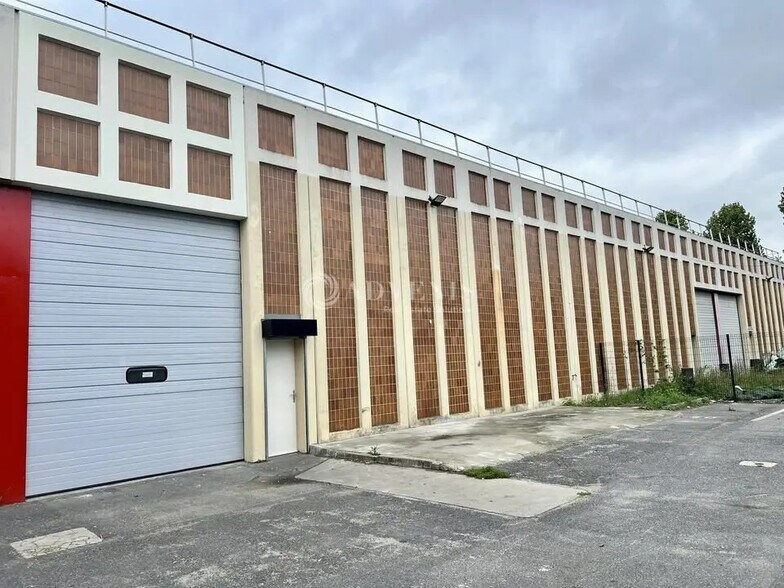 Local d’activités dans Éragny à louer - Photo de l’immeuble – Image 1 sur 10