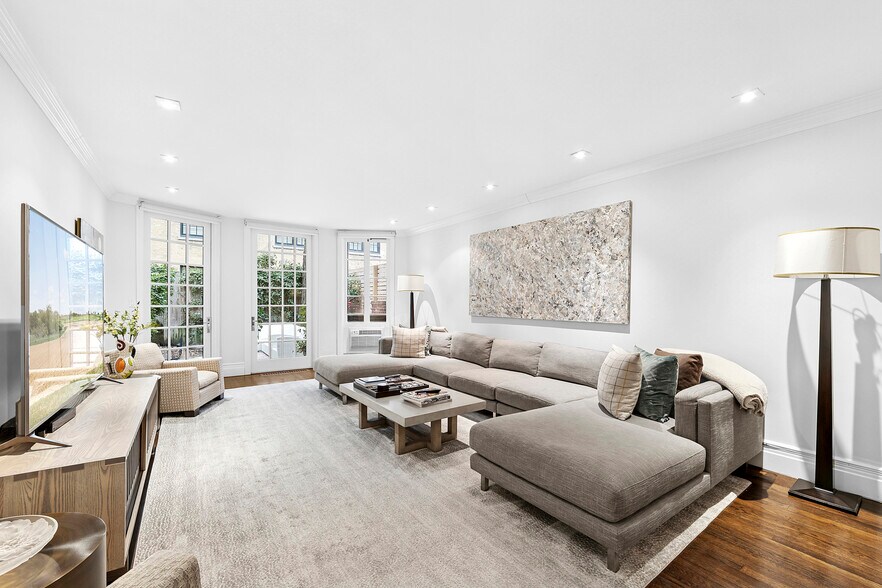 165 E 71st St, New York, NY à vendre - Photo de l’immeuble – Image 2 sur 12