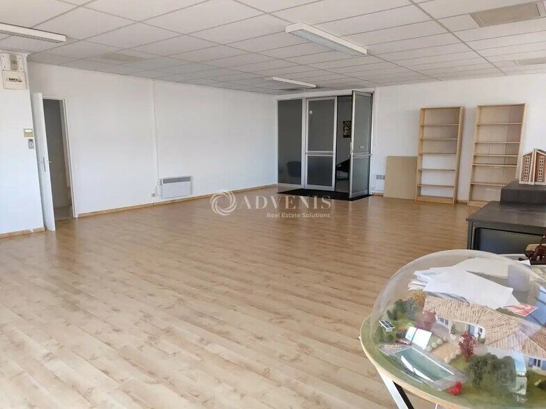 Bureau dans Villeneuve-lès-Béziers à louer - Photo de l’immeuble – Image 1 sur 5