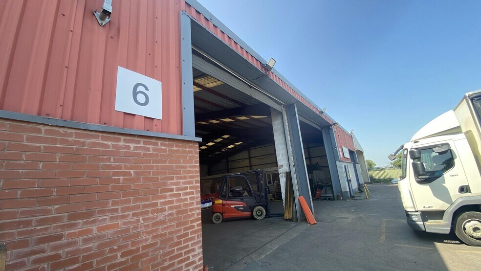 London Road, Dunchurch à louer - Photo de l’immeuble – Image 2 sur 26