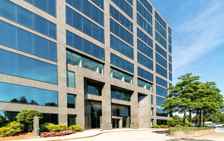 6410 Poplar Ave, Memphis, TN à louer - Photo de l’immeuble – Image 3 sur 5