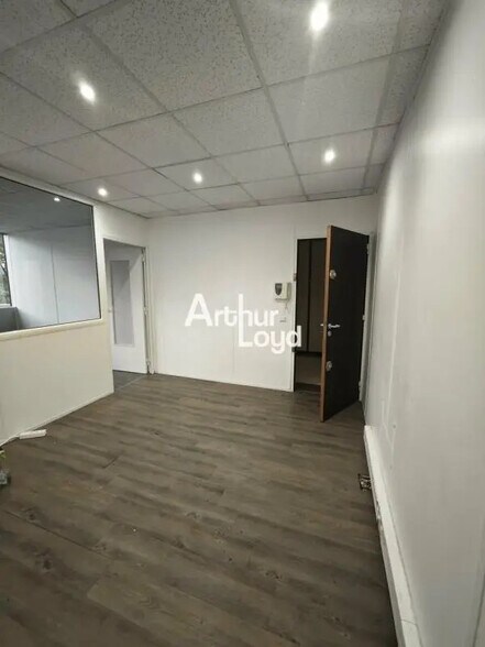 866 Route Départementale, Villeneuve-Loubet à louer - Photo de l’immeuble – Image 3 sur 5