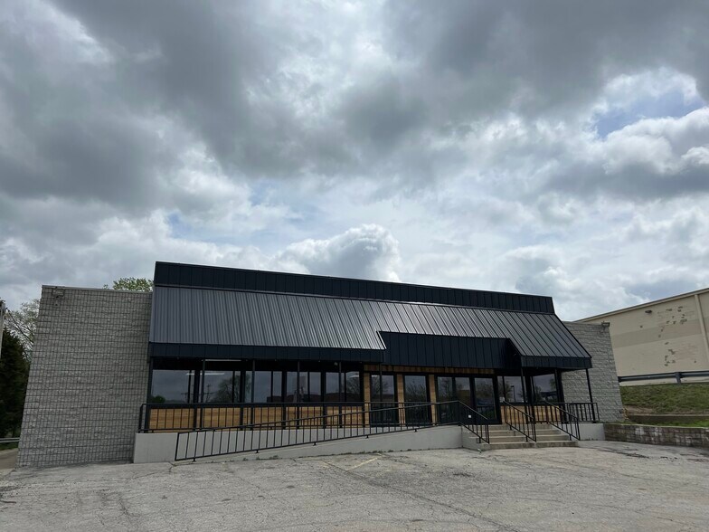 4541 S Noland Rd, Independence, MO à vendre - Photo de l’immeuble – Image 2 sur 3