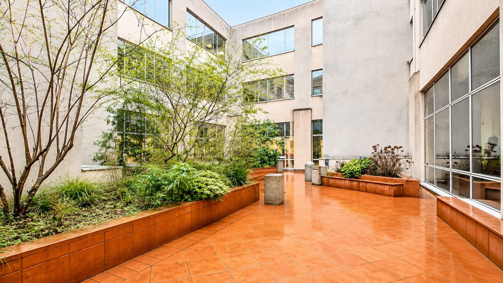 Bureau dans Saint-Ouen-sur-Seine à louer - Photo de l’immeuble – Image 2 sur 14