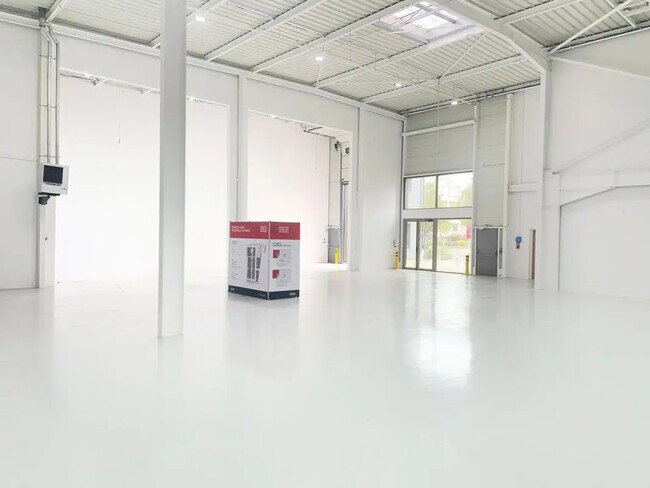 Plus de détails pour Bureau, Industriel/Logistique à louer