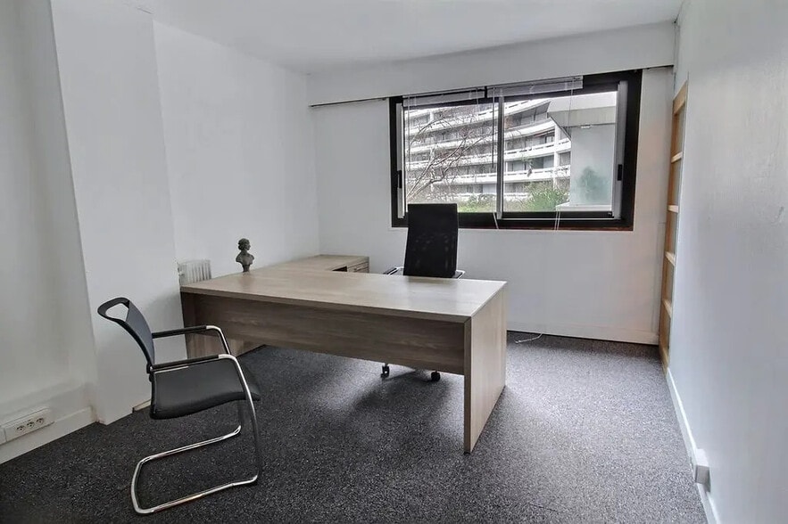 350 Rue Lecourbe, Paris à louer - Photo de l’immeuble – Image 3 sur 8
