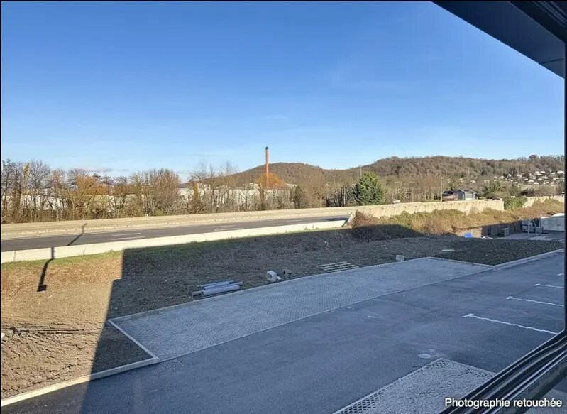 Bureau dans Bourgoin-Jallieu à louer - Photo de l’immeuble – Image 3 sur 12