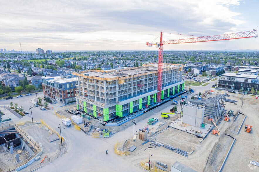 7841 Broadcast Av SW, Calgary, AB à louer - Photo de l’immeuble – Image 1 sur 2