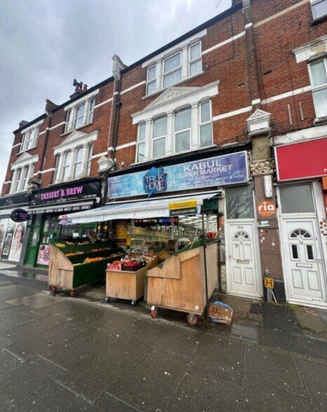 London Retail/ Residential Portfolio portefeuille de 5 biens à vendre sur LoopNet.fr - Photo de l’immeuble – Image 2 sur 5