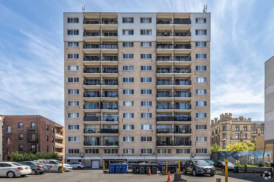 201 Mcleod St, Ottawa, ON à louer - Photo de l’immeuble – Image 2 sur 3