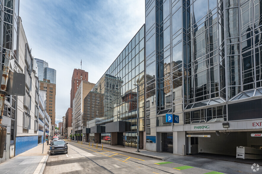 230 Third Ave, Pittsburgh, PA à vendre - Photo de l’immeuble – Image 2 sur 6