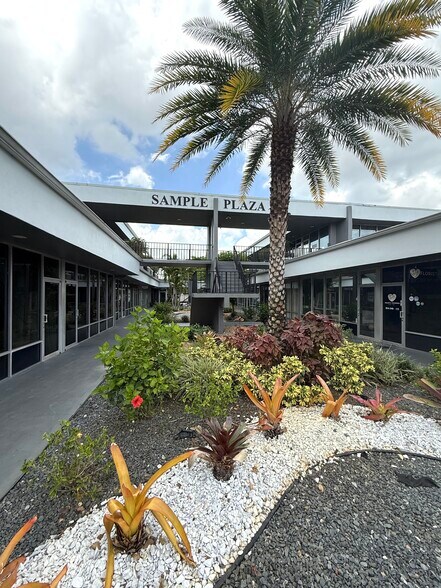 11471 W Sample Rd, Coral Springs, FL à louer - Photo de l’immeuble – Image 2 sur 16