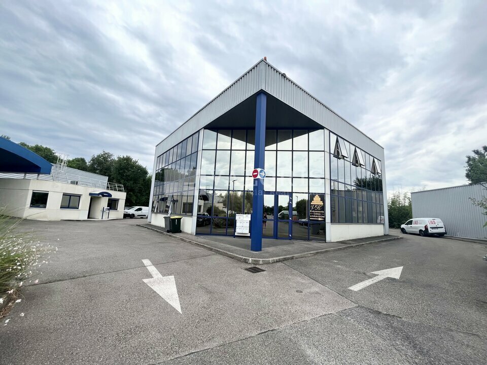 Bureau dans Saint-Genis-Laval à louer Photo de l’immeuble– Image 1 sur 6