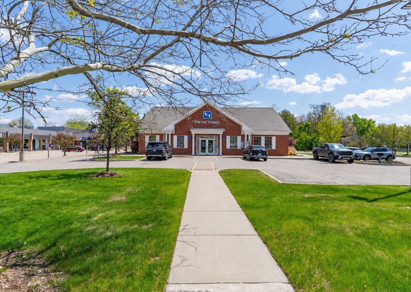3754 Rochester Rd, Troy, MI à louer Photo de l’immeuble– Image 1 sur 8