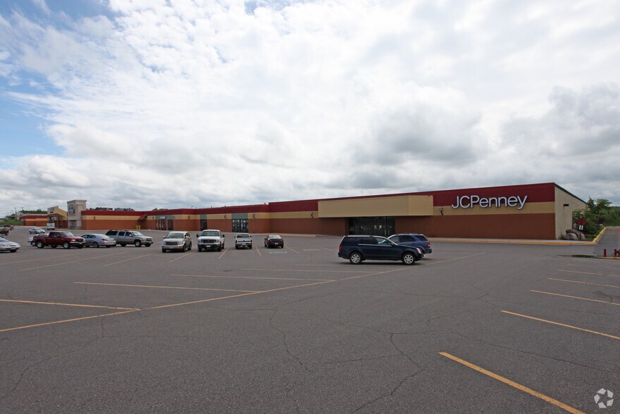 990 W 41st St, Hibbing, MN à vendre - Photo de l’immeuble – Image 3 sur 11