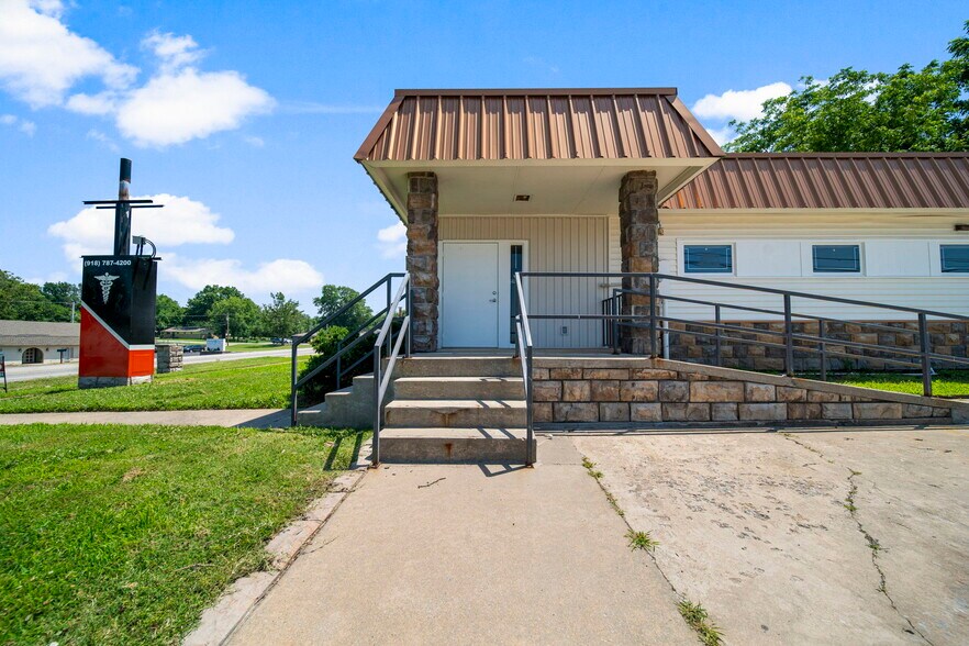 700 S Main St, Grove, OK à vendre - Photo de l’immeuble – Image 2 sur 55