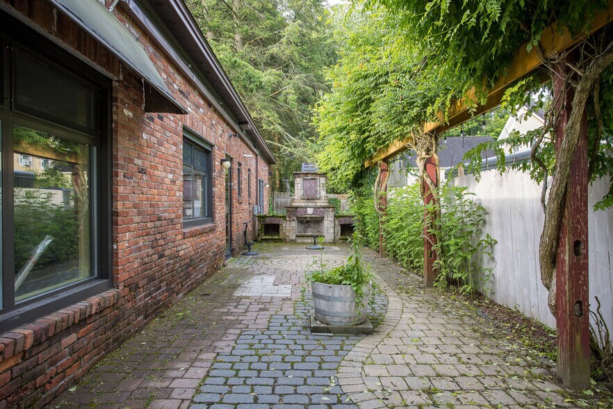 18 Elm Ct, Sheffield, MA à vendre - Photo de l’immeuble – Image 3 sur 15
