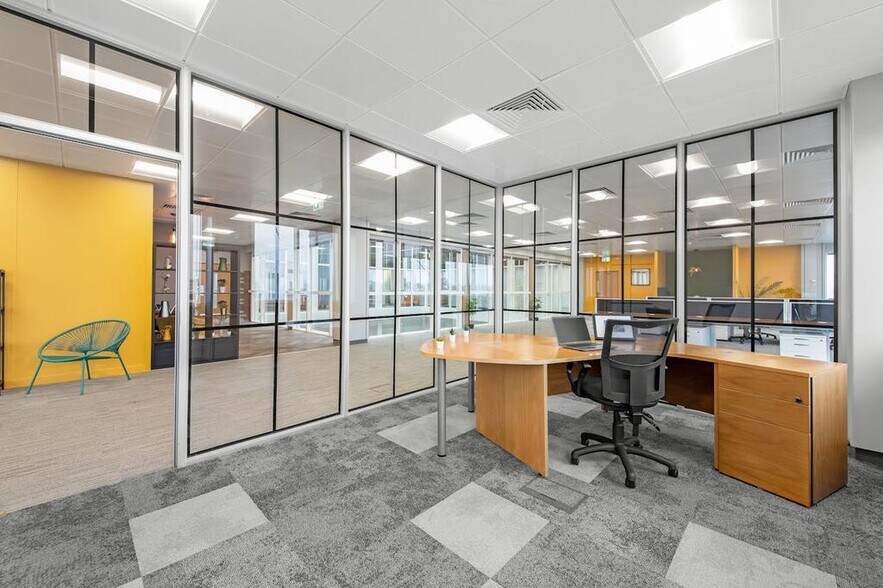 950 Great West Rd, Brentford à louer - Photo de l’immeuble – Image 3 sur 74