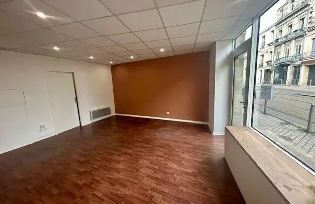 Plus de détails pour Local commercial à louer