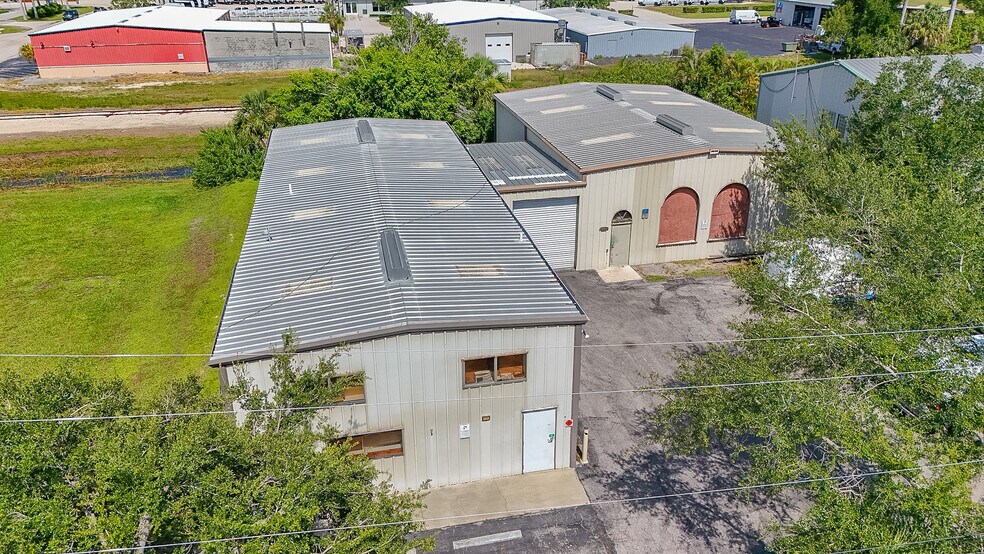 1731 Manzana Ave, Punta Gorda, FL à louer - Photo de l’immeuble – Image 1 sur 17