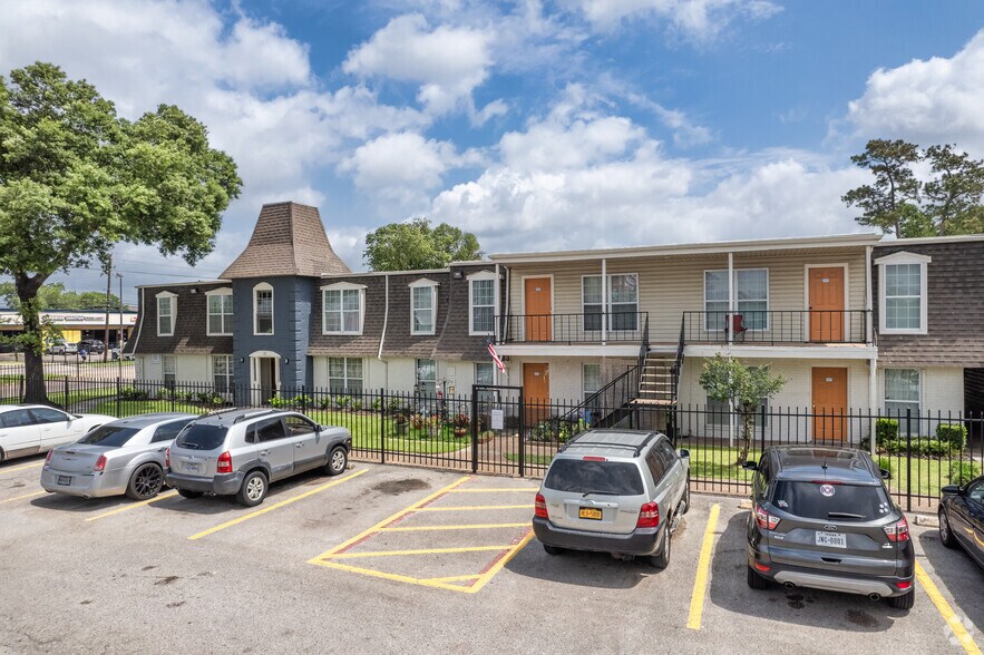 333 Uvalde Rd, Houston, TX à vendre - Photo de l’immeuble – Image 3 sur 20