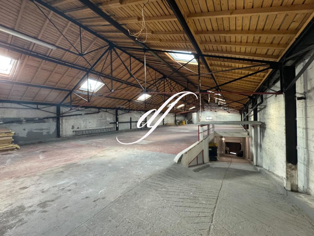 Industriel/Logistique dans Gentilly à vendre Photo de l’immeuble– Image 1 sur 8