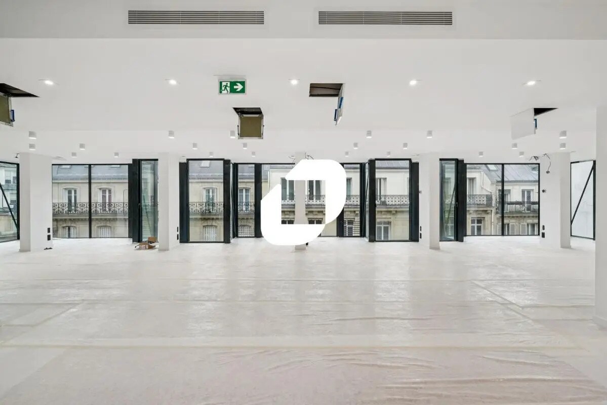 47 Rue De Ponthieu, Paris à louer Photo de l’immeuble– Image 1 sur 12