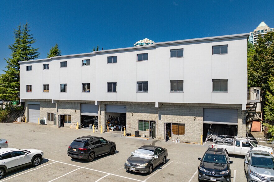 7426 Hedley Ave, Burnaby, BC à louer - Photo de l’immeuble – Image 2 sur 3